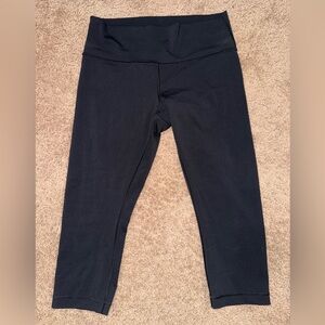 SOLD**Lululemon Black crop leggings